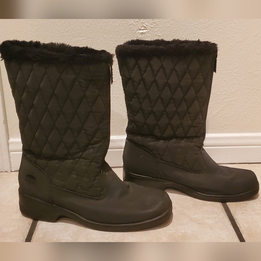 Totes durable all weather boots. Quilted design, faux fur lining Black Size 8